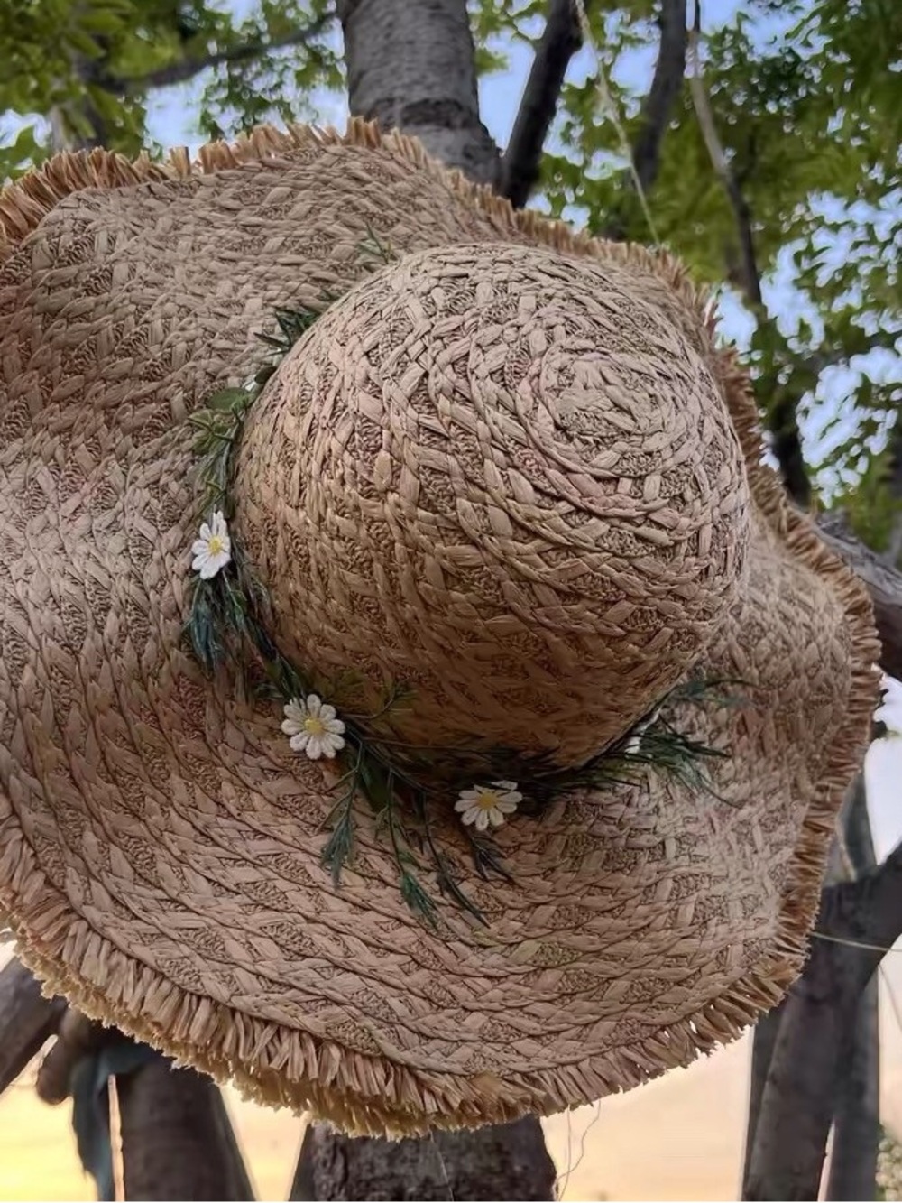Daisy Trim Natural Straw Wide-Brim Sun Hat